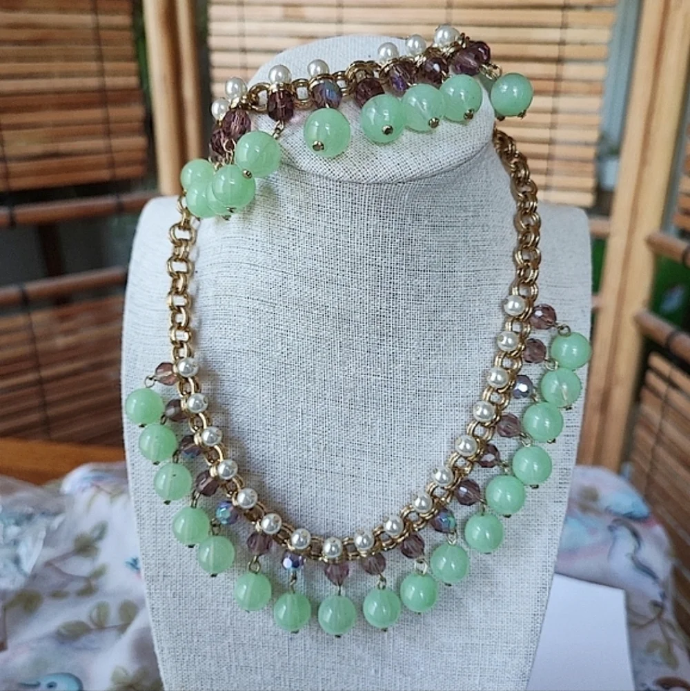 J. Crew Signed Light Green Minty Asymmetrical Gold Tone Necklace Lifesaver Clasp